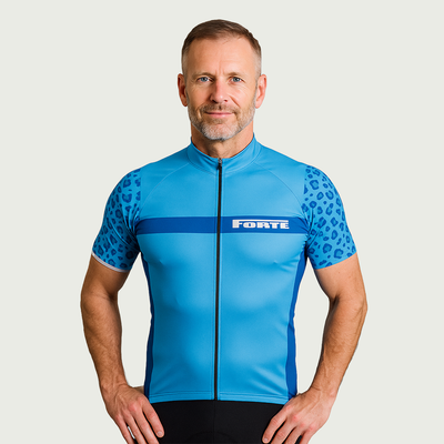 Blue camo wielershirt gedragen door man - voorkant